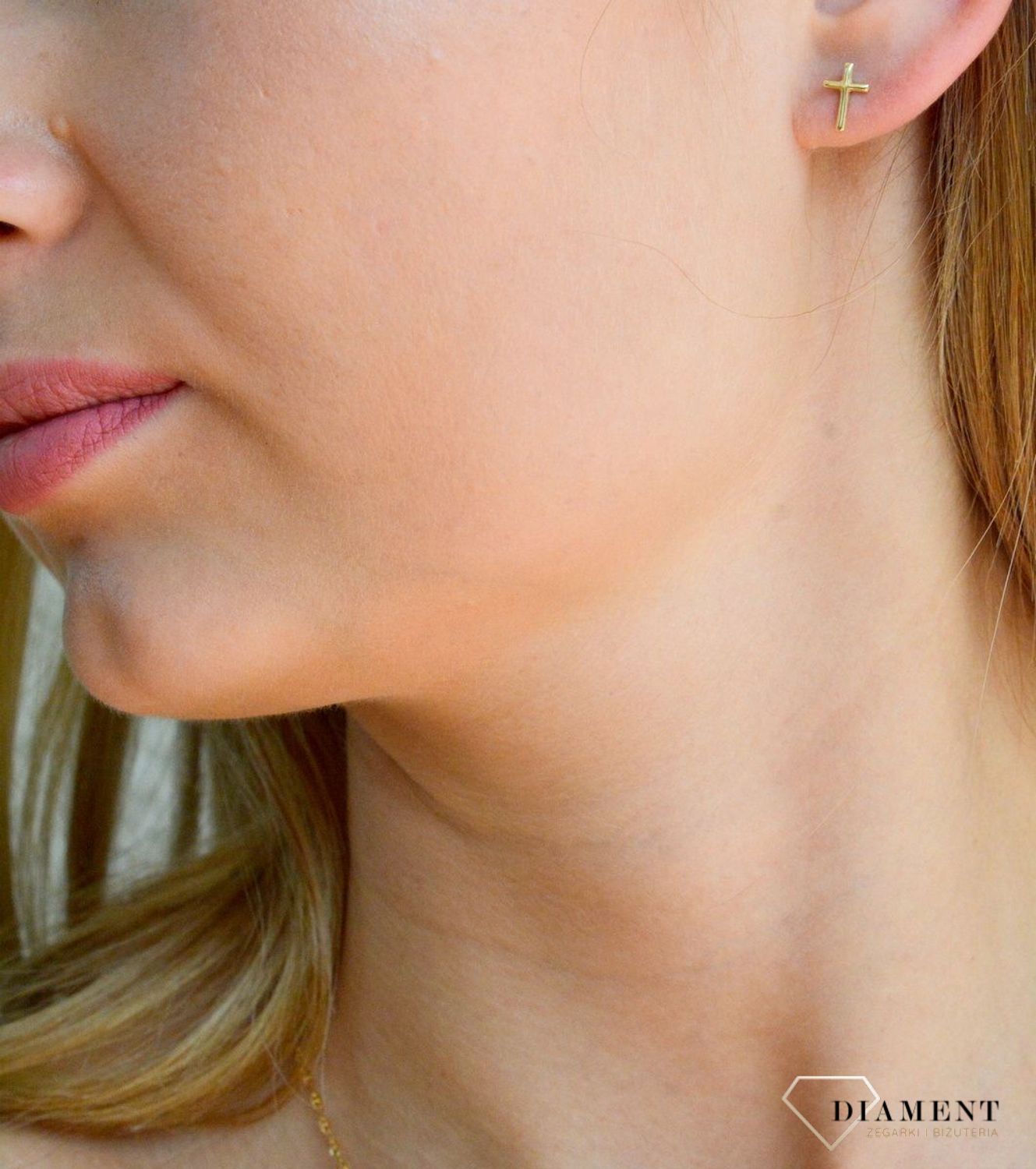 Złote kolczyki damskie 375 krzyżyki KL 6230 375. Złote kolczyki damskie. Złote kolczyki wkrętki. Kolczyki damskie złote idealne na prezent. Kolczyki damskie złote na sztyft..jpg